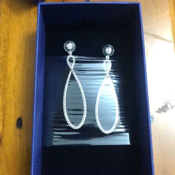 Swarovski Infinity Hoop Pierced Earrings, White, Rhodium plated BNWT - Picture 2 of 6